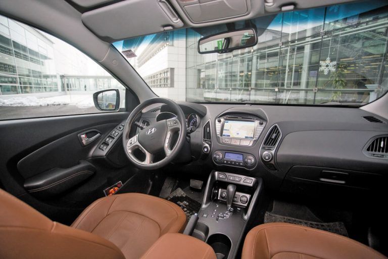 Cockpit wirkt aufgeräumt und übersichtlich.