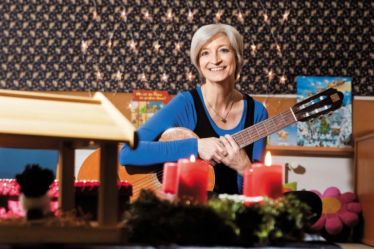 Dagmar Müller singt mit ihren Kindergartenkindern gerne alte Weihnachtslieder. Foto: VN/Steurer