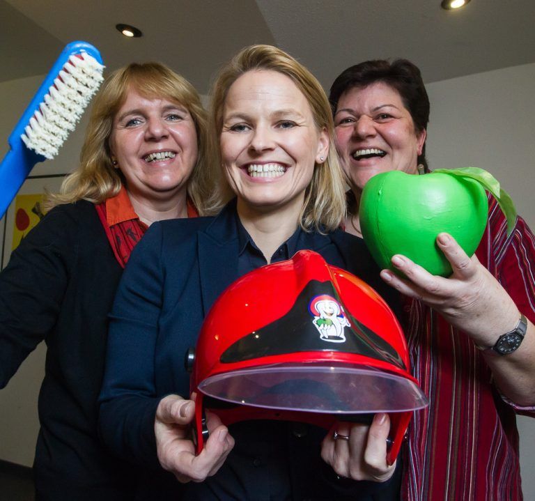Das engagierte Team der Zahnprophylaxe (v. l.): Christine Menghin, Birgit Steurer und Margit Kurzemann.  Foto: VN/Steurer