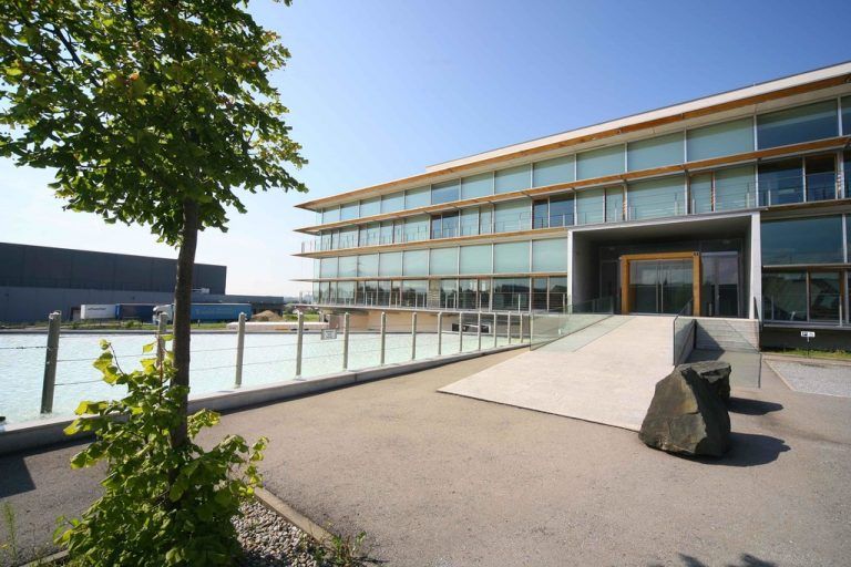 Das Firmengebäude wurde im Jahr 2000 errichtet. Foto: VN