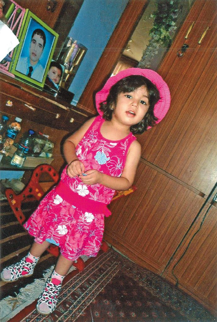 Das Foto seiner Tochter hat Ruhallah immer dabei.