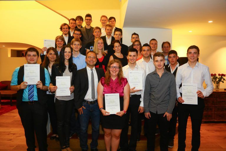 Das letzte gemeinsame Foto einer Maturaklasse, die an der HAK Bregenz Geschichte schrieb. Fotos: VN/Hofmeister