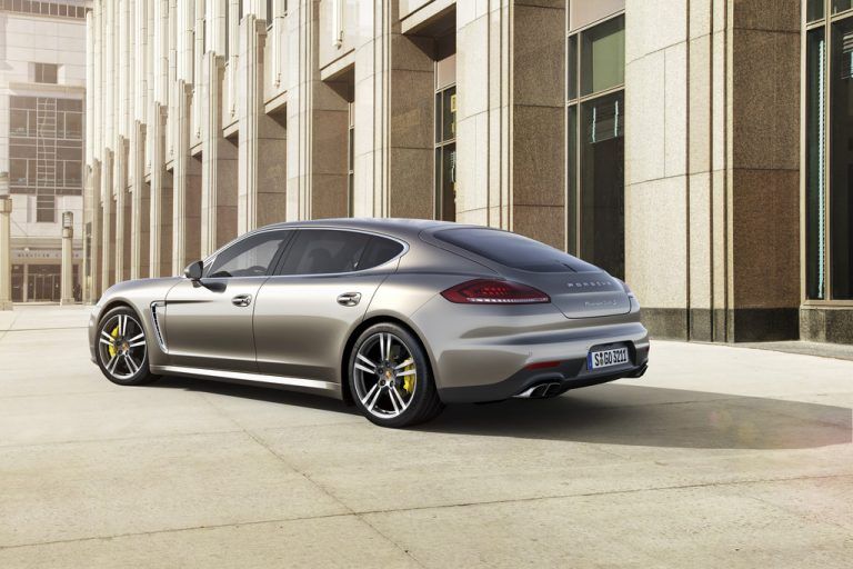 Das neue Top-Modell der Panamera-Baureihe feiert auf der Tokio-Motorshow Weltpremiere. Der Panamera Turbo S leistet 570 PS. Foto: werk