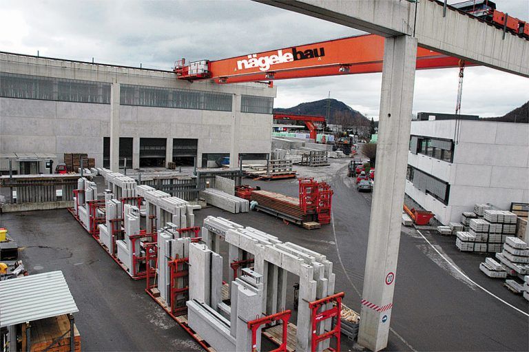 Das Werksareal von Nägelebau in Röthis umfasst gesamt 100.000 Quadratmeter; links im Bild die neue Halle für Fertigteile. Foto: Nägelebau