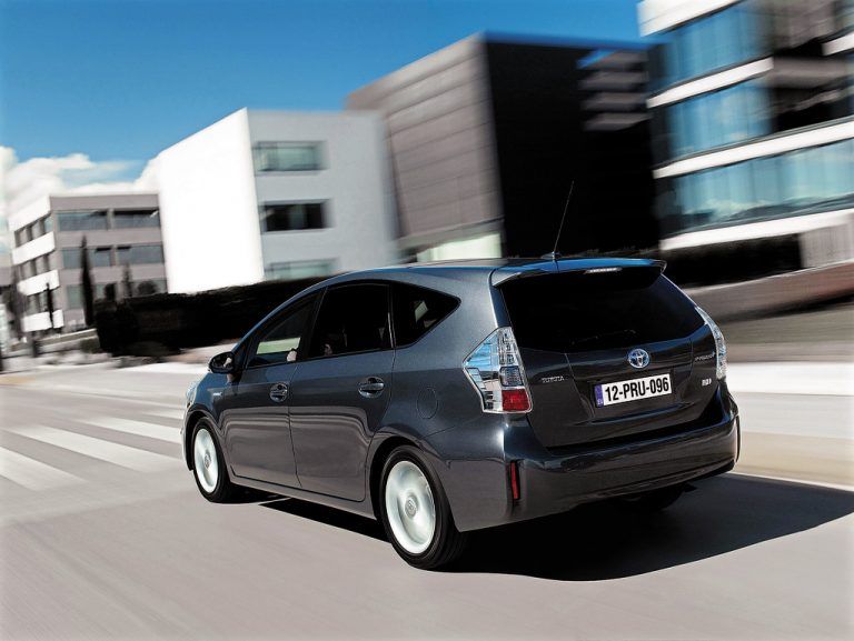 Das zweite Modell der Toyota-Prius-Baureihe ist mit angestammtem Hybrid-Antrieb und dem Plus einer dritten Sitzreihe ein echter Familien-Van.