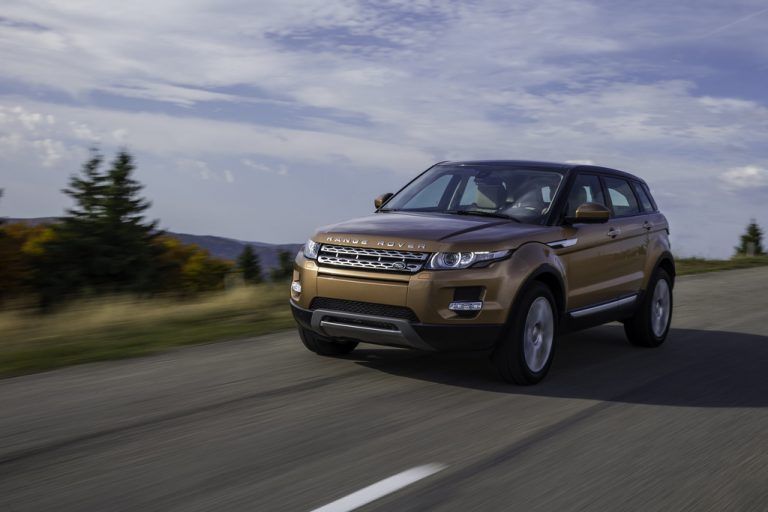 Den Range Rover Evoque gibt es jetzt auch mit 9-Gang-Automatik.
