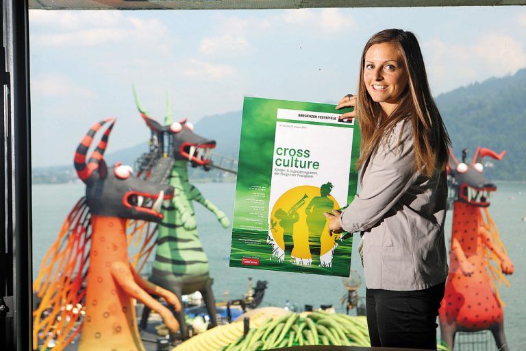 Der atemberaubende Ausblick lenkt Beatrice Partel nicht davon ab, mit Crossculture ein tolles Kinder- und Jugendprogramm zu organisieren. Foto: VN/Hartinger