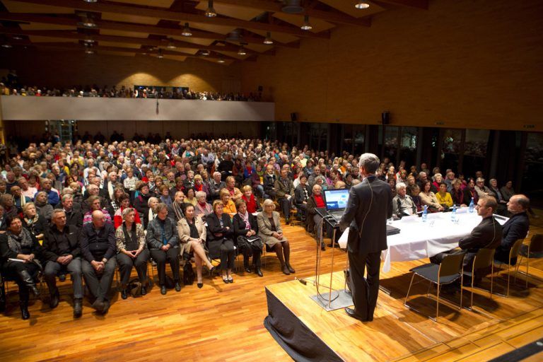 Der Cubus in Wolfurt erwies sich für den enormen Besucherandrang fast als zu klein. Foto: VN/Hartinger