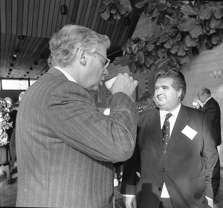 Der frühere Vizekanzler Erhard Busek im Gespräch mit Wirtschaftkammerpräsident Josef Bertsch. Fotos: VN-Archiv