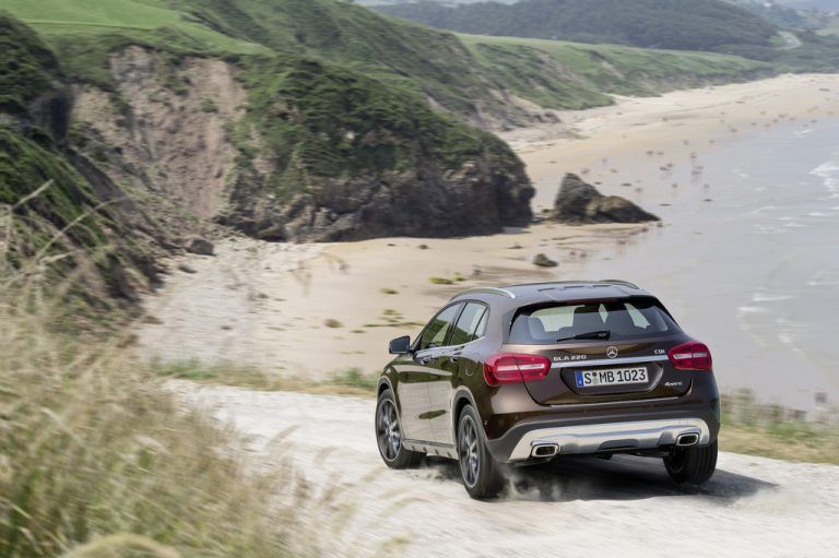 Der GLA startet mit zwei Benzinern und zwei Diesel-Aggregaten.