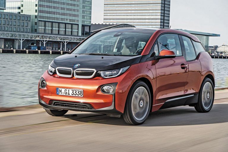 Der i3 ist eindeutig als BMW identifizierbar, als Elektriker hat der Viersitzer blaue Farbakzente. Fotos: werk