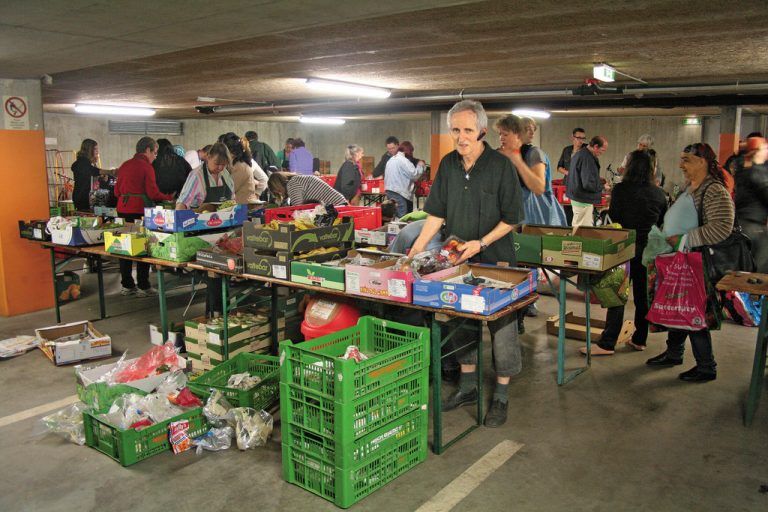 Der Montafoner Diakon Elmar Stüttler wurde 2011 für sein ehrenamtliches Engagement mit dem Dr.-Toni-Russ-Preis und -Ring ausgezeichnet. Foto: VN/Matt