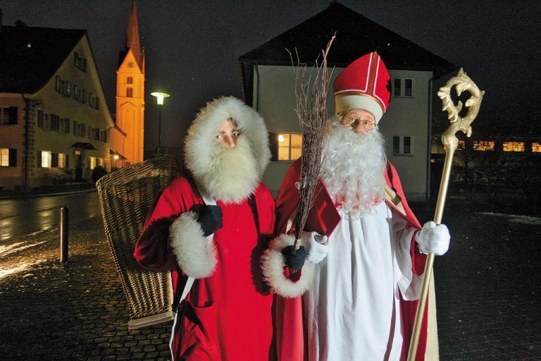 Der Nikolaus und Knecht Ruprecht haben heute wieder einen anstrengenden Abend vor sich. foto: VN/Hartinger