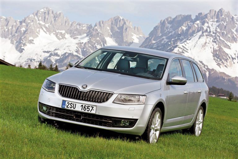 Der Octavia Combi ist nicht nur geräumig, er sieht auch besser aus denn je. Designer Jozef Kaban hat den Kombi komplett neu gestaltet.