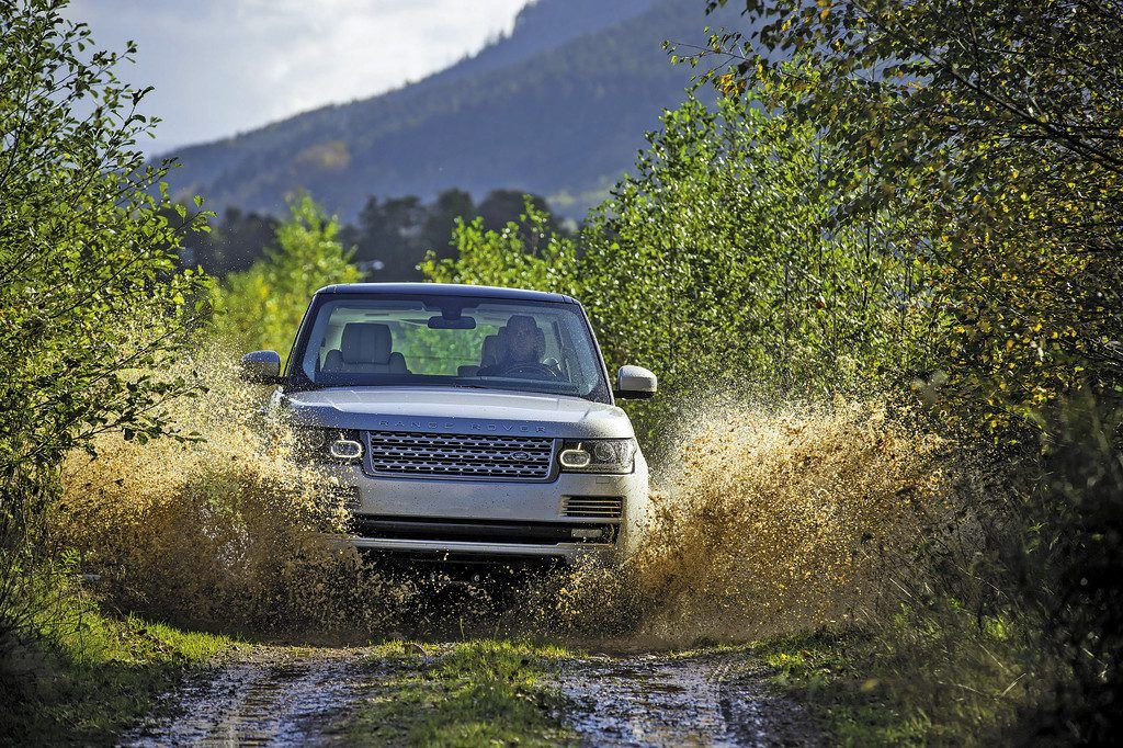 Range Rover kann Gelände. Und wie. Jetzt sogar mit umweltfreundlicher Technik.
