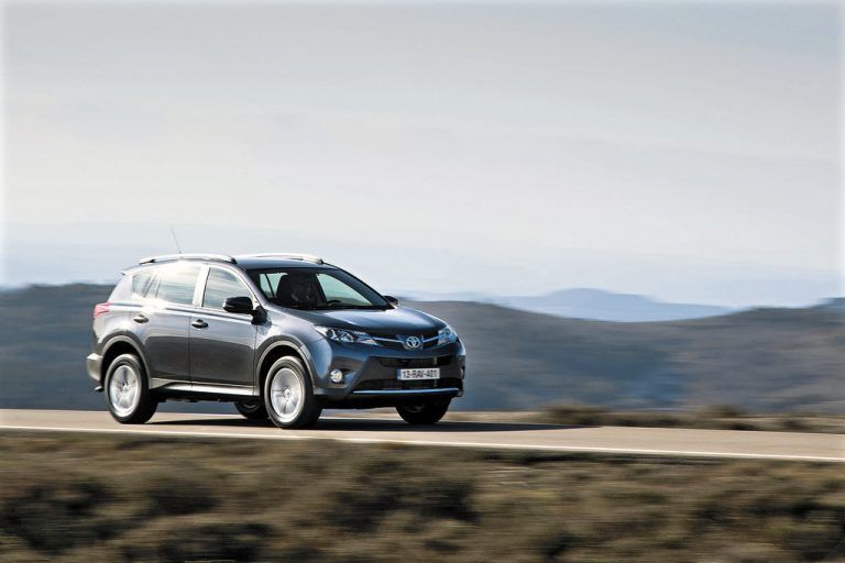 Der Toyota RAV4, einer der Mitbegründer des Kompakt-SUV-Segments, hat in seiner neuen, der vierten, Generation seine Talente weiter verfeinert.