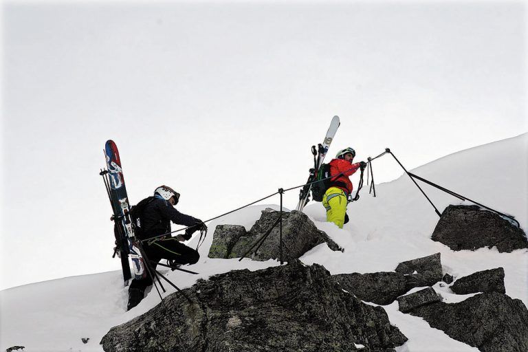 Der Winterklettersteig in St. Anton ist ein besonderes Erlebnis – inklusive Tiefschneeabfahrt. Foto: Schreiber