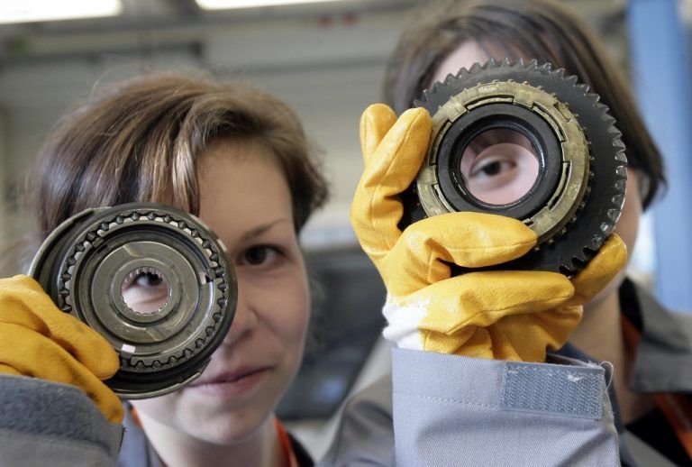 Deutsche Unternehmen suchen händeringend Auszubildende, warnt der DIHK. Foto: DPA