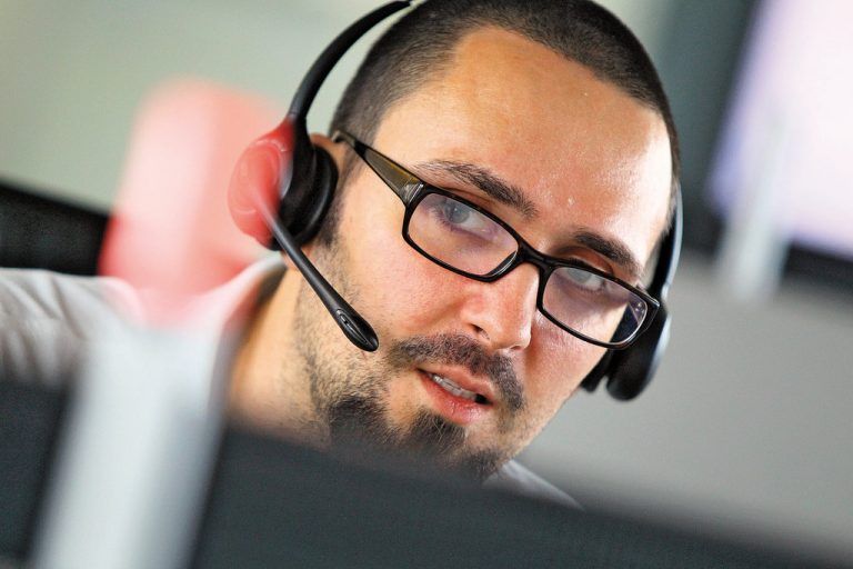 Die Bereitschaftsdienstnummer sorgt für Beschäftigung bei den RFL-Mitarbeitern. Fotos: VN/Hofmeister