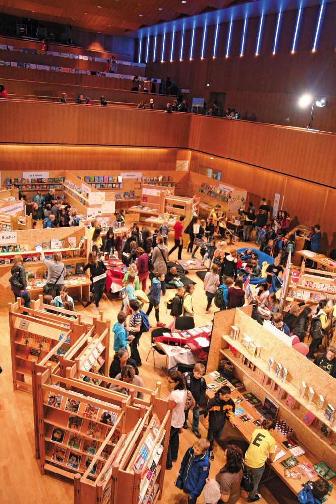 Die „Buch am Bach“ hat heute noch von 9 bis 17 Uhr geöffnet. Der Eintritt ist frei. Fotos: VN/Steurer, Matt