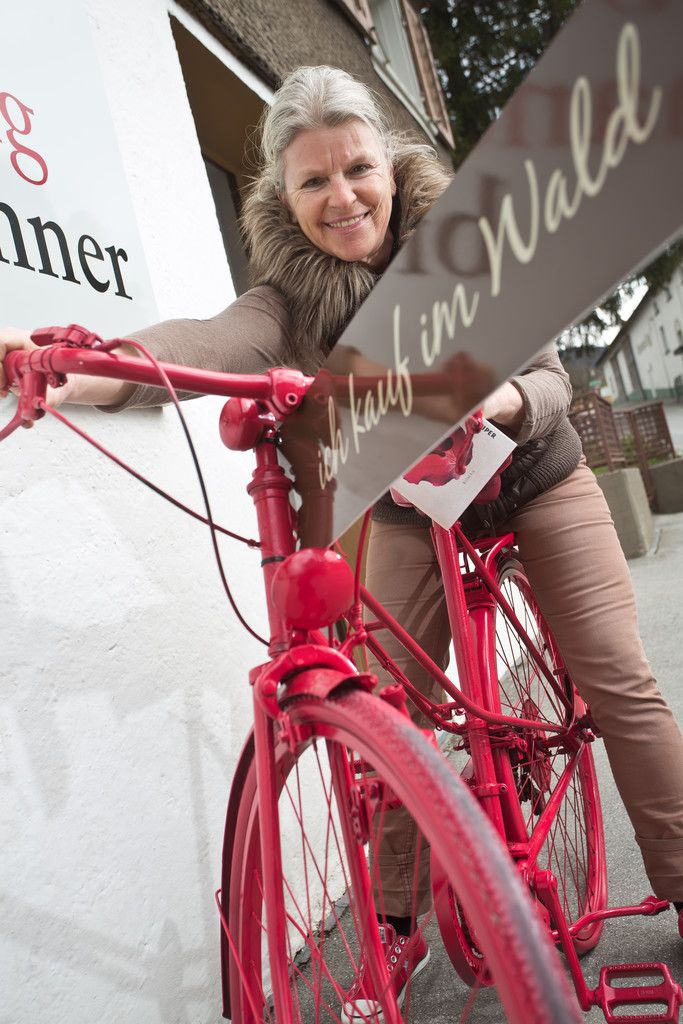 Die bunten Fahrräder vor den Geschäften kamen gut an. Foto: vn