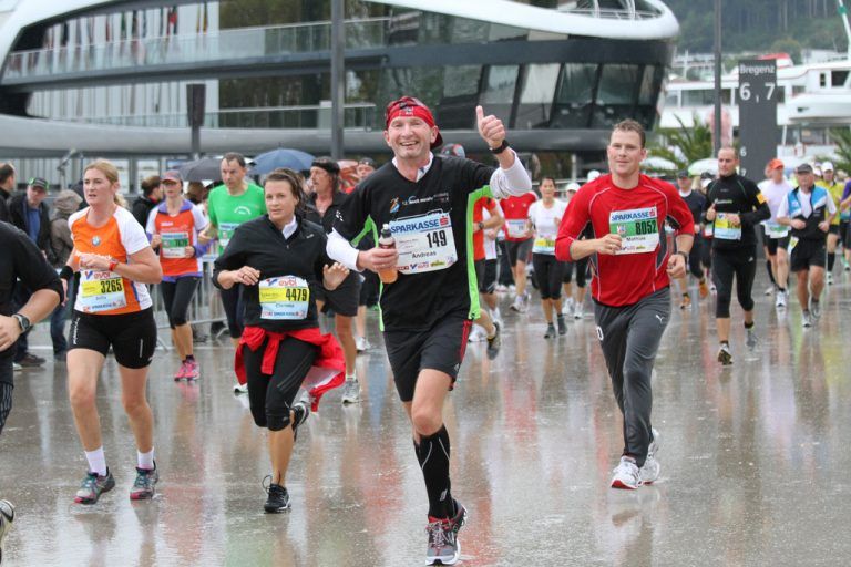 Die Freude ist bei einem Marathon oder Halbmarathon schon die halbe Miete. Es gibt aber noch viel mehr Möglichkeiten, einen Laufbewerb gut und verletzungsfrei abzuschließen. Foto: vn/steurer