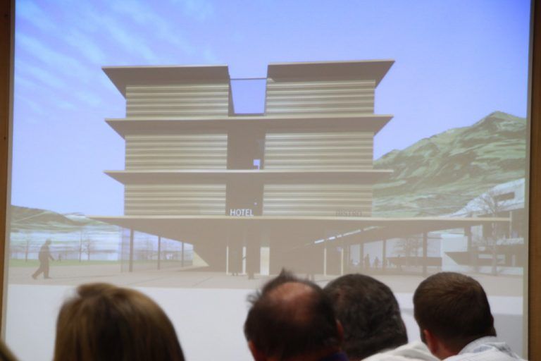 Aus der Traum: Ein Businesshotel in Ludesch (im Bild Pläne, die 2013 den Gemeindevertretern präsentiert wurden) rechnet sich für den Betreiber nicht.