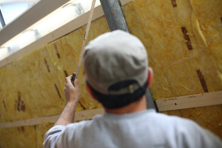 Die hohen Anforderungen an die Energieeffizienz sind nur ein Teil der hohen Bauhkosten. Foto: VN/Hartinger