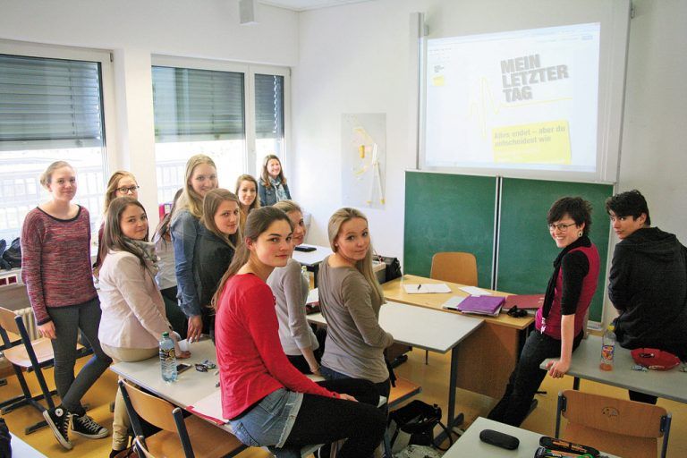 Die Klasse „Kulturmanagement“ hat einen Abend ersonnen, der Literatur, Theater, Musik, Rap und Film innovativ verbindet. Fotos: VN/Matt