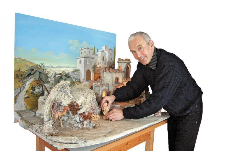 Die Krippe hat Paul Burtscher selber gebaut. Foto: VN