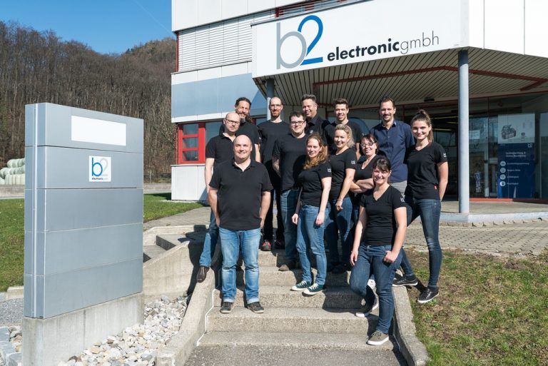 Die Mitarbeiter von b2 electronic sind jetzt Mitglieder der Omicron Gruppe. Der Zusammenschluss erfolgt noch im März. FA