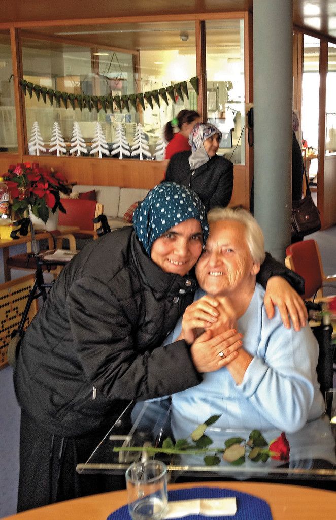 Die muslimischen Besucherinnen und die Bewohner verstanden einander auch ohne Worte. Foto: Pfitscher