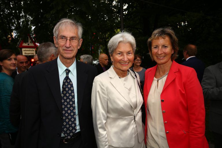 Die Russ-Preis-Träger Elmar Simma und Hildegard Breiner mit Gabriele Nussbaumer (v. l.).