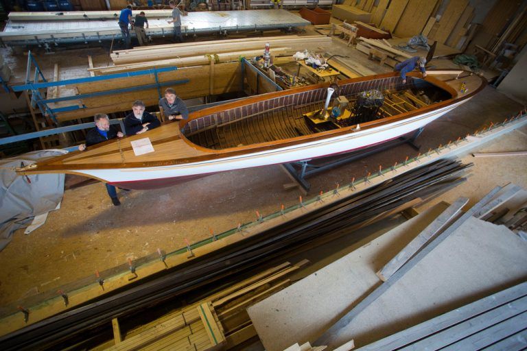 Die schottische Yacht wird in allen Details ein edles Stück. Fotos: VN/Hartinger