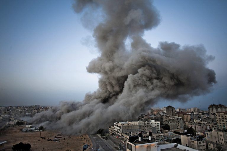 Die schweren Luftangriffe von Israel auf den Gazastreifen forderten bereits Dutzende Menschenleben.