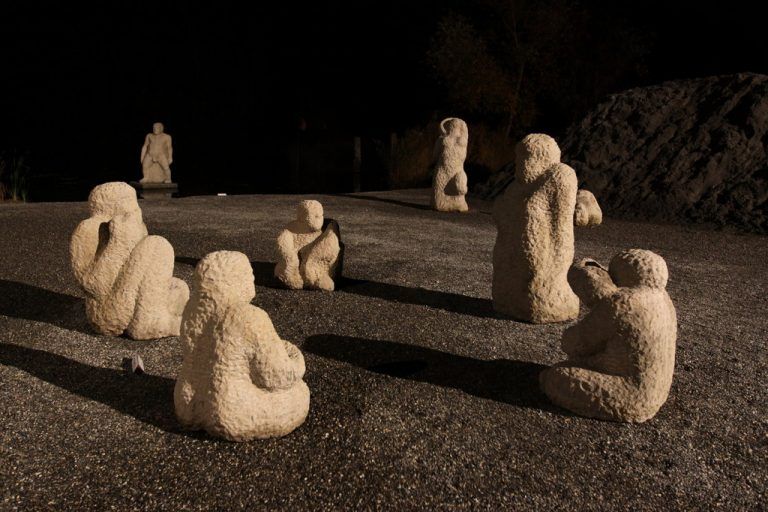 Die Skulpturen von Ruedi Mösch können noch bis Sonntag im Kies- und Betonwerk Kopf in Altach besichtigt werden. FOTO: veranstalter