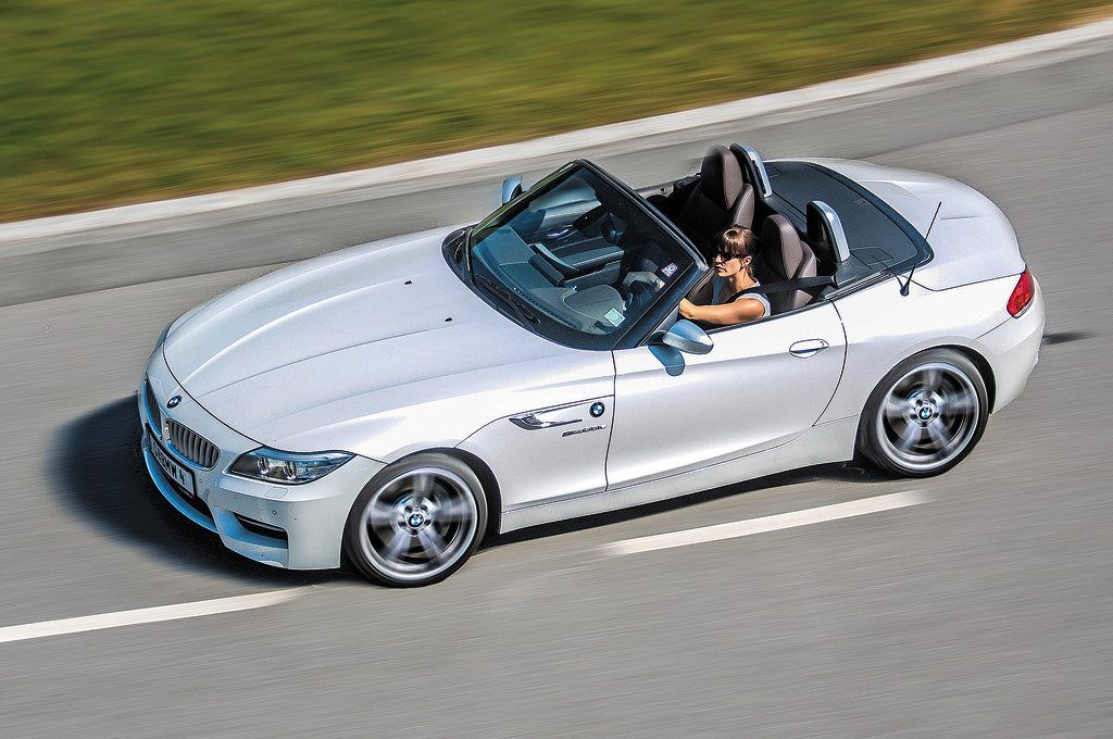 Lange Roadster-Schnauze und mächtig Power: Cabrio-Herz, was willst du mehr?