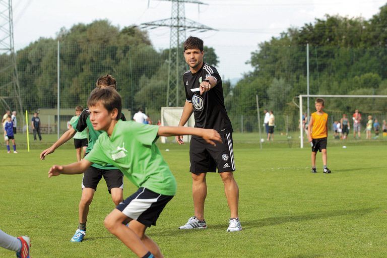 Diego gab den Jungkickern in Altach die Richtung vor. Fotos: vn/hartinger
