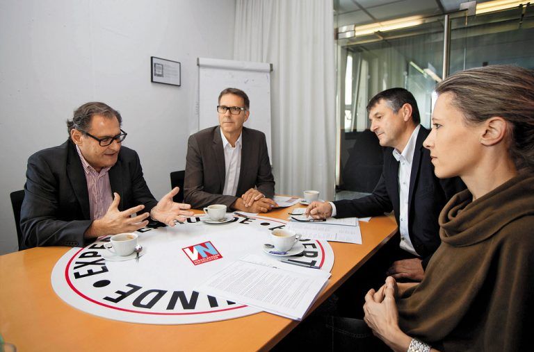 Diskutierten intensiv: (v. l.) Dr. Hans Concin, Dr. Gebhard Lingg, Manfred Brunner (GKK) und Simone Bösch (Krebshilfe). Foto: VN/Paulitsch