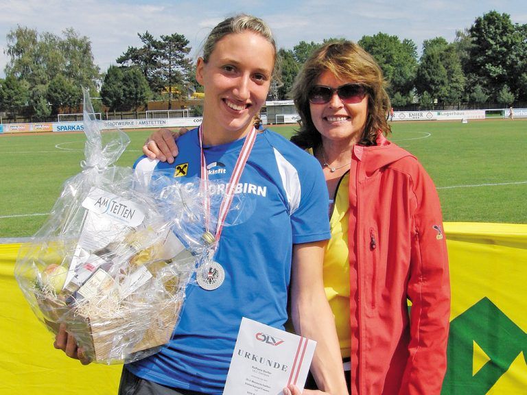 Dornbirn-Trainerin Anita Rösch führte 2011 Raffaela Dorfer (l.) zum Siebenkampf-Staatsmeistertitel. Foto: privat