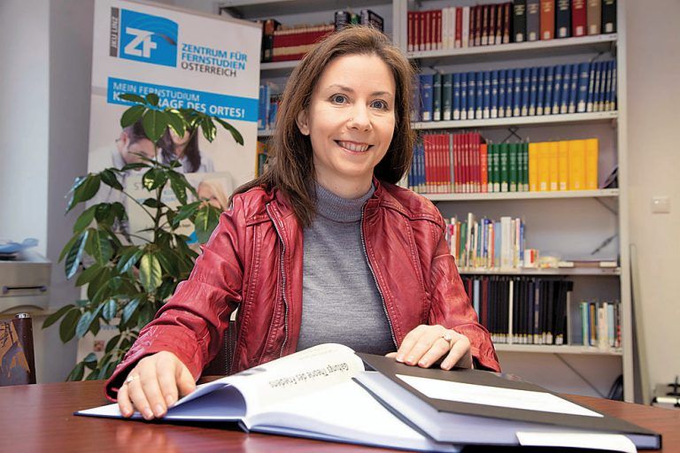 Ein Fernstudium gibt Barbara Brunner die Möglichkeit, ihre beruflichen Ziele und die Familie in Einklang zu bringen.  Foto: VN/Paulitsch