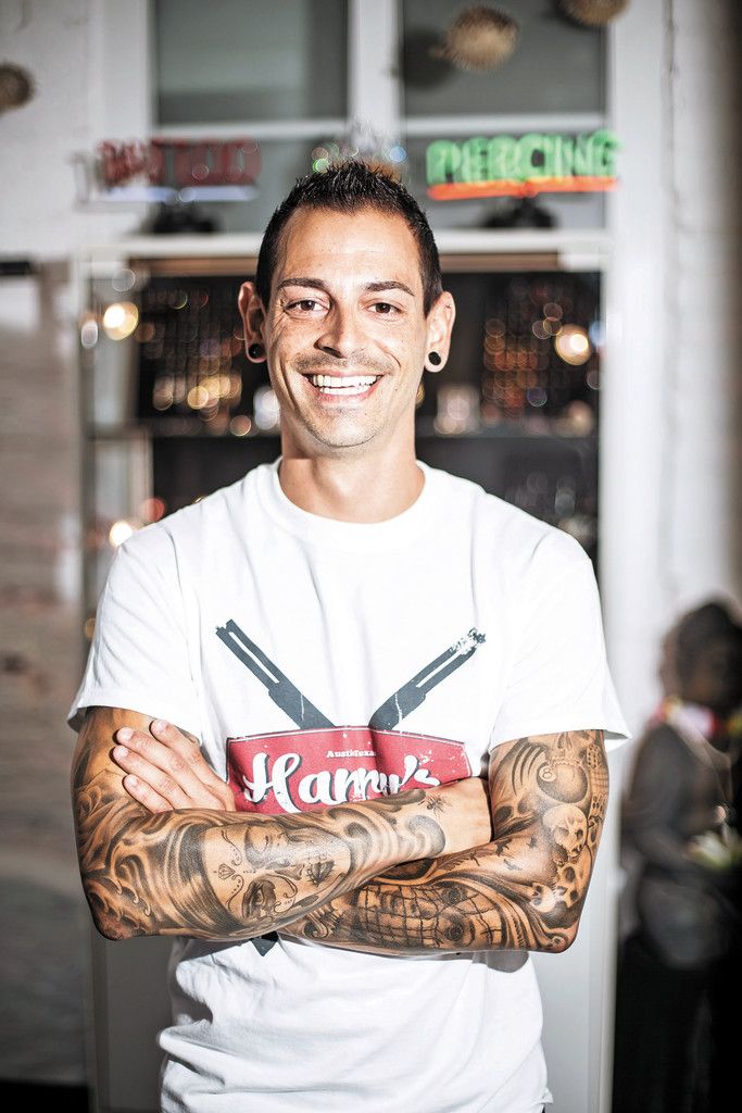 Ein Gesamtkunstwerk: Sein erstes Tattoo ließ sich Christian Huber mit 17 Jahren stechen, seither kommen regelmäßig neue dazu. Foto: VN/Steurer