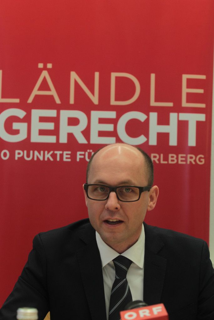 Ein historischer Wahlsonntag für die SPÖ – zum ersten Mal seit 1945 hat die SPÖ in fünf von neun Bundesländern jetzt den Landeshauptmann. Gratulation an Peter Kaiser und sein Team! Die Absolute für Pröll in Niederösterreich war zu erwarten, er soll ja laut Insidern zehn Millionen Euro in den Wahlkampf investiert haben. Michael Ritsch, SPÖ