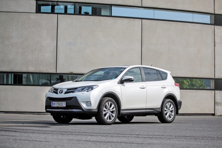 Ein typischer Toyota der grundsoliden Machart: Der neue RAV4 kommt ohne heftige Design-Attacken aus. Fotos: vn/steurer