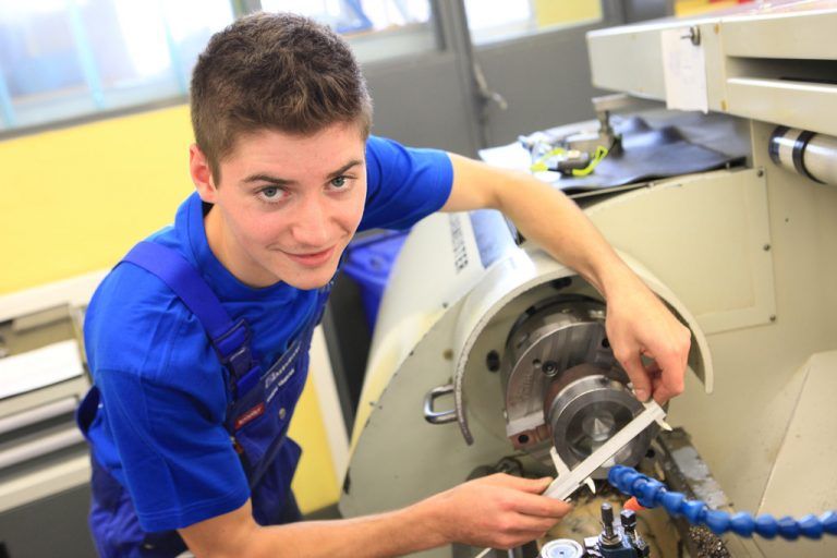 Eine Ausbildung im Maschinenbau, ob in Lehre, Schule oder Studium, verspricht beste Chancen. Foto: Hartinger
