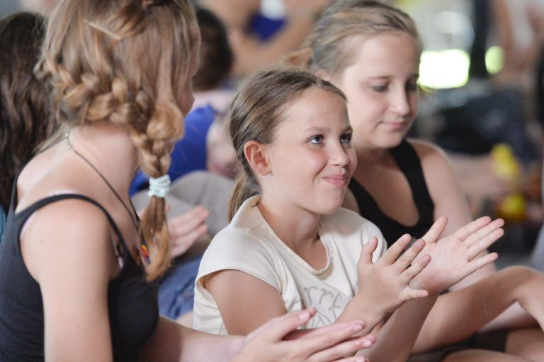 Einen herzlichen Applaus nahmen alle 16 Gruppen mit nach Hause, die das 1. Vorarlberger Schultheaterfestival bestritten haben. Fotos: D. Stiplovsek