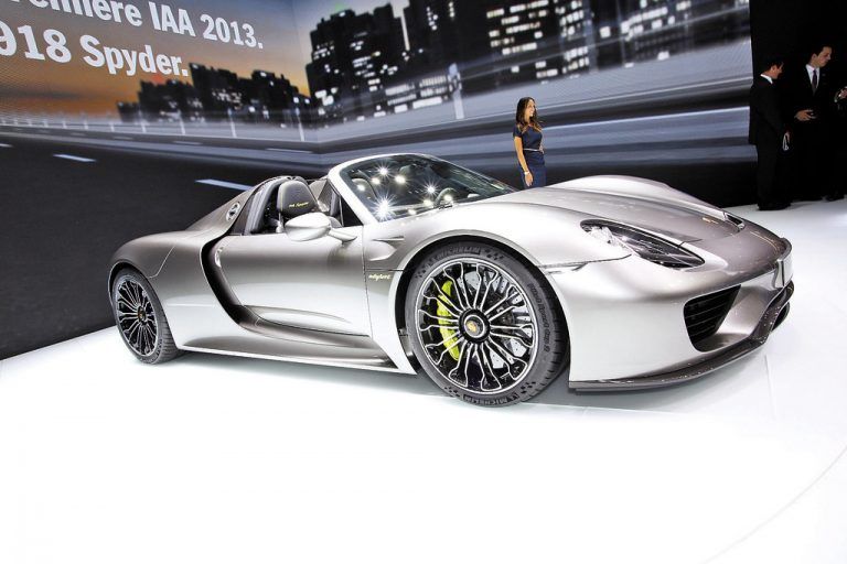 Einsame Spitze in der „Grünen Hölle“ (Nordschleife Nürburgring). So viel Sportlichkeit hat seinen Preis: 776.880 Euro kostet der 918 Spyder.