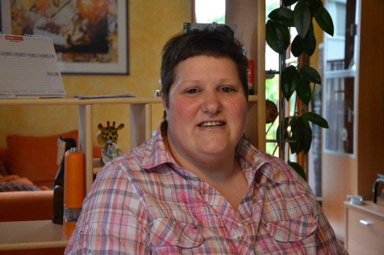 Elisabeth Nussbaumer, Mitarbeiterin. Am meisten an unserem Geschäft freut mich, wenn die Kunden zufrieden und glücklich sind. An der Arbeit gefällt mir die Abwechslung, die wir durch die vielen Aufträge haben.