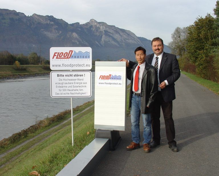 Erfinder Markus Niederdorfer und Takashi Kubota, der den Markt für die neue Erfindung in Japan und im gesamten Fernen Osten sondieren wird. Foto: Floodprotect