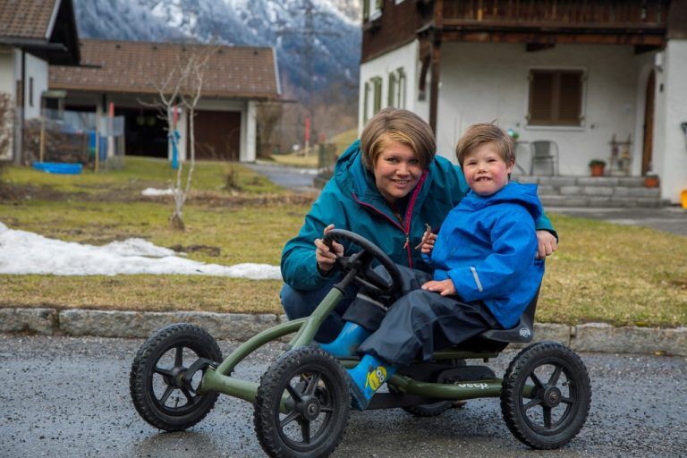 Familiee Kiparra, deren Kind, das Down-Syndrom hat, von Ferienbetreuung ferngehalten werden soll